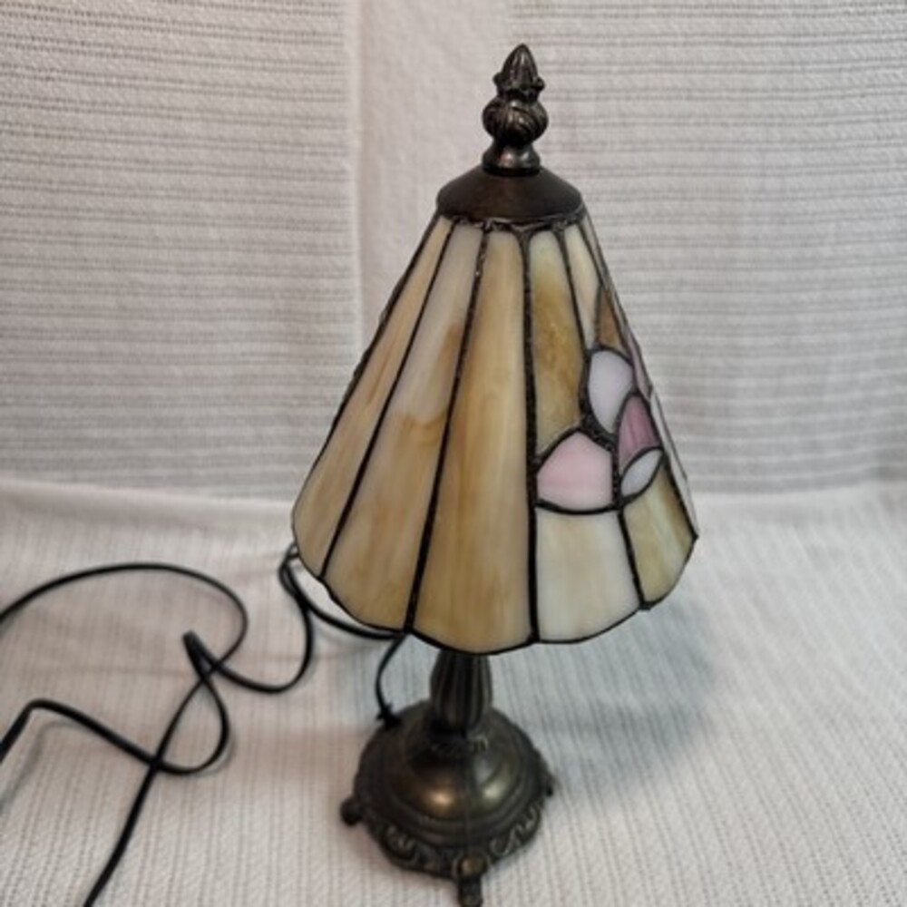 Tiffany Style Stained Glass Floral Lamp 14” Tall Art Nouveau - Picture 9 of 16